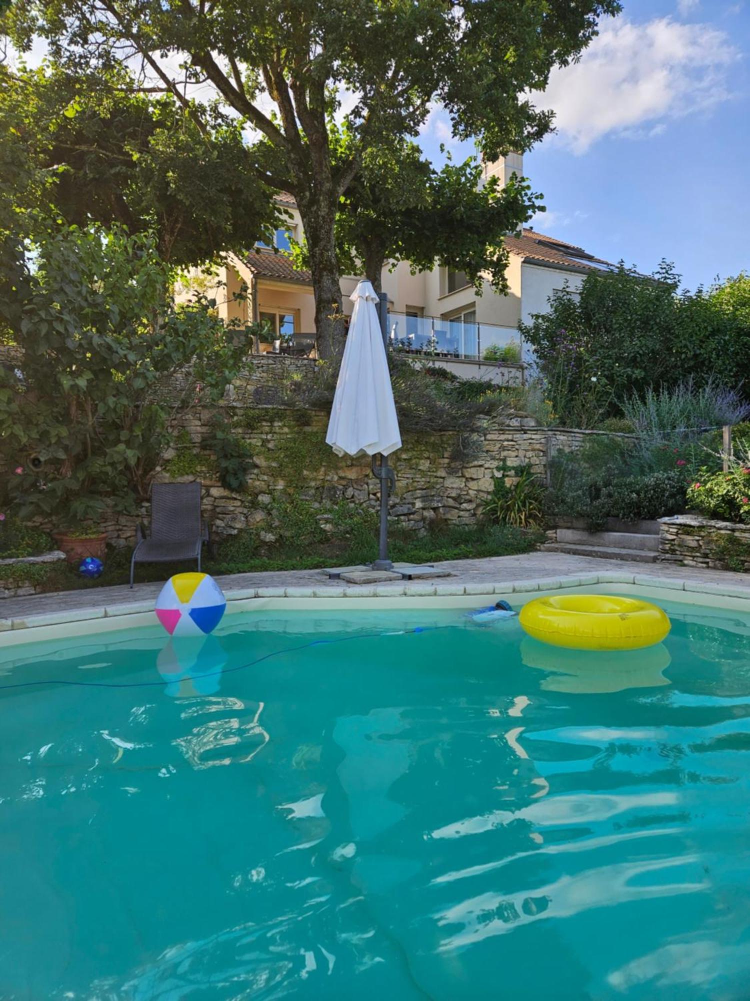 Maisons Les Tilleuls, Les Pins Et Les Lilas Hébergement de vacances Beaune (Cote d'Or)